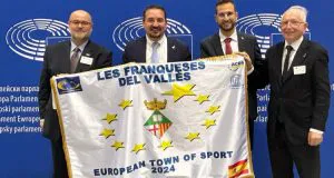 Les Franqueses del Vallès recull a Brussel·les la seva bandera de Vila Europea de l’Esport 2024